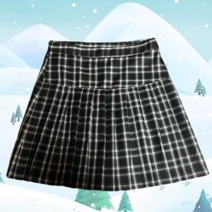 Mini skirt, black and white, never worn, small, vintage